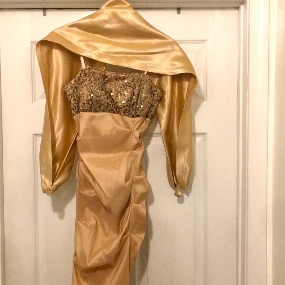 $35 Macys Blonde style strapless dress size S free shawl